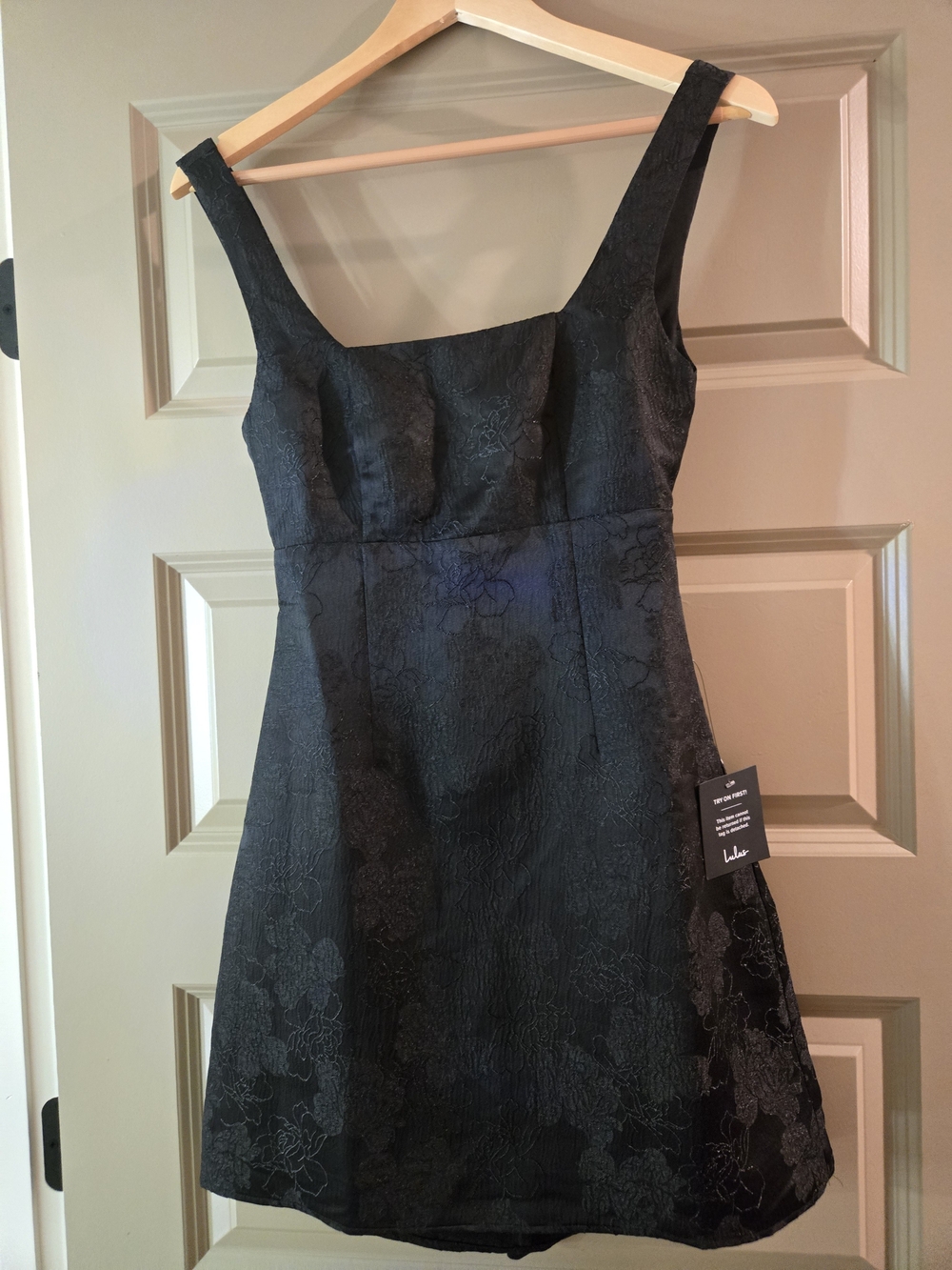 NWT Lulu’s Black Floral Jacquard Bow Mini Dress XS - Picture 3 of 9